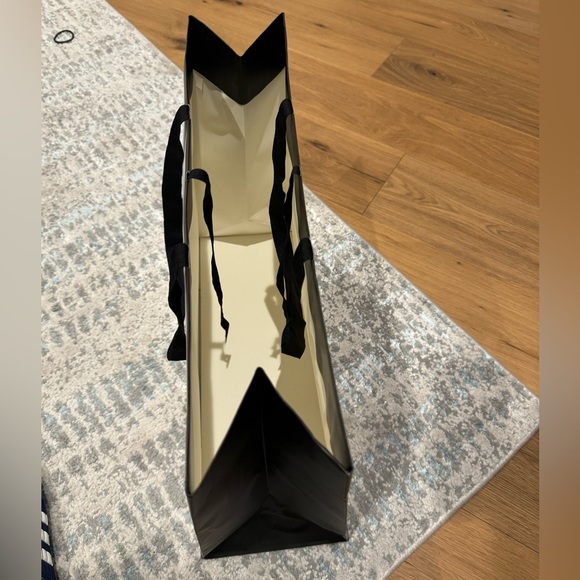 Gucci Shipping Paper Bag - Large - Picture 3 of 3